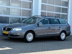 Volkswagen Passat - 1.6 FSI Comfortline 6-Bak Clima Cruise Pdc Trekhaak NL-auto