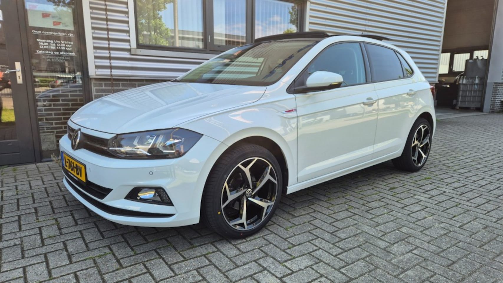 Volkswagen Polo - 1.0i TSI AIRCO CRUISE PDC PANO DAK TREKHAAK - AutoWereld.nl