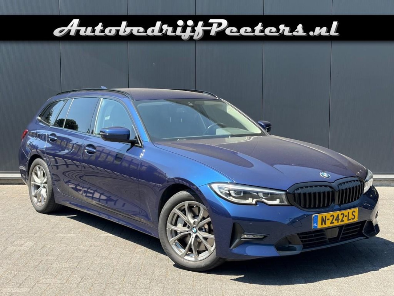 BMW 3-serie Touring - Touring 330i Sport Line Shadow LED ACC Camera Sfeerlicht Carplay - AutoWereld.nl