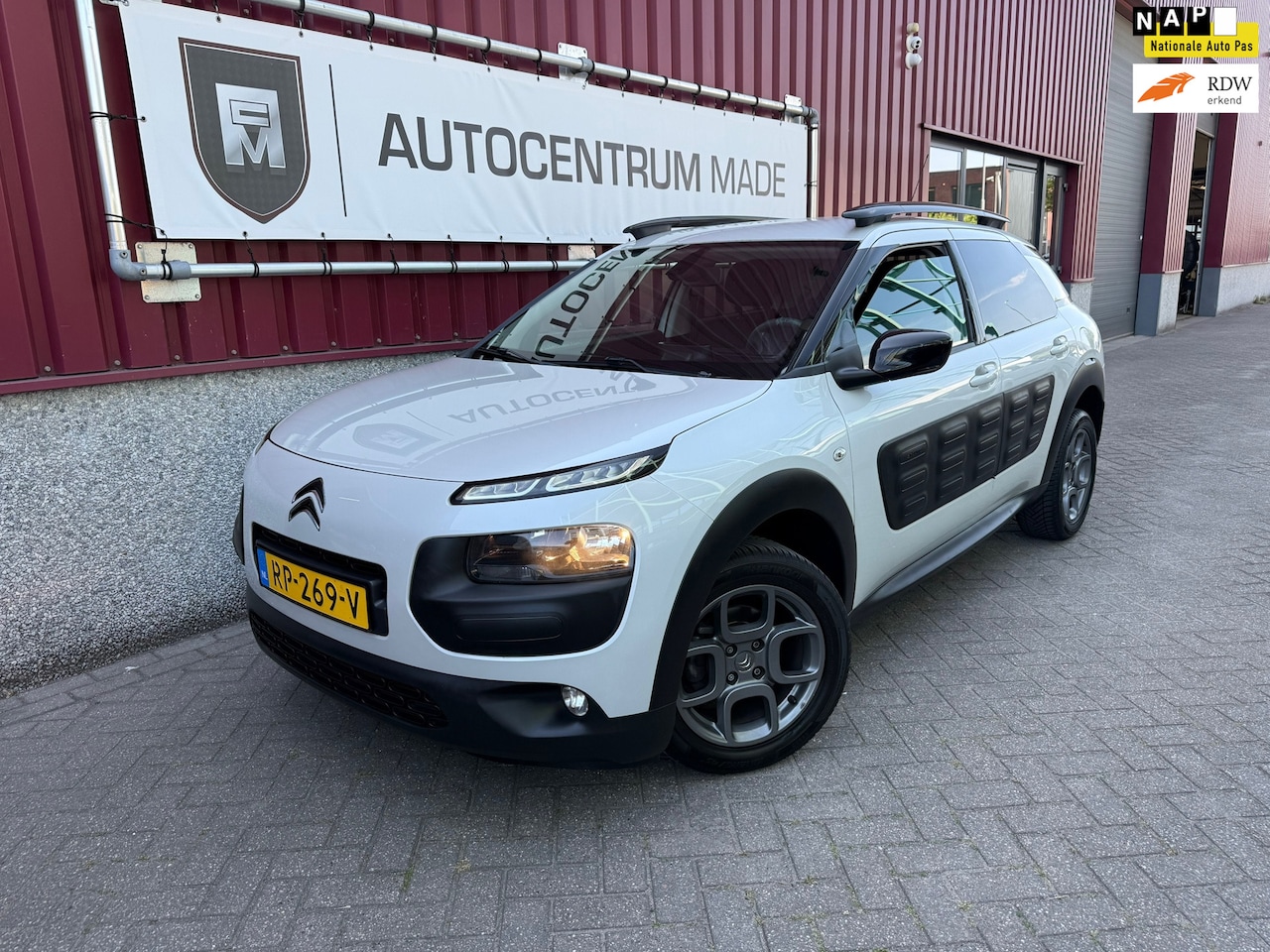 Citroën C4 Cactus - 1.2 PureTech Shine // 39 DKM NAP // Clima // Navi // PDC - AutoWereld.nl