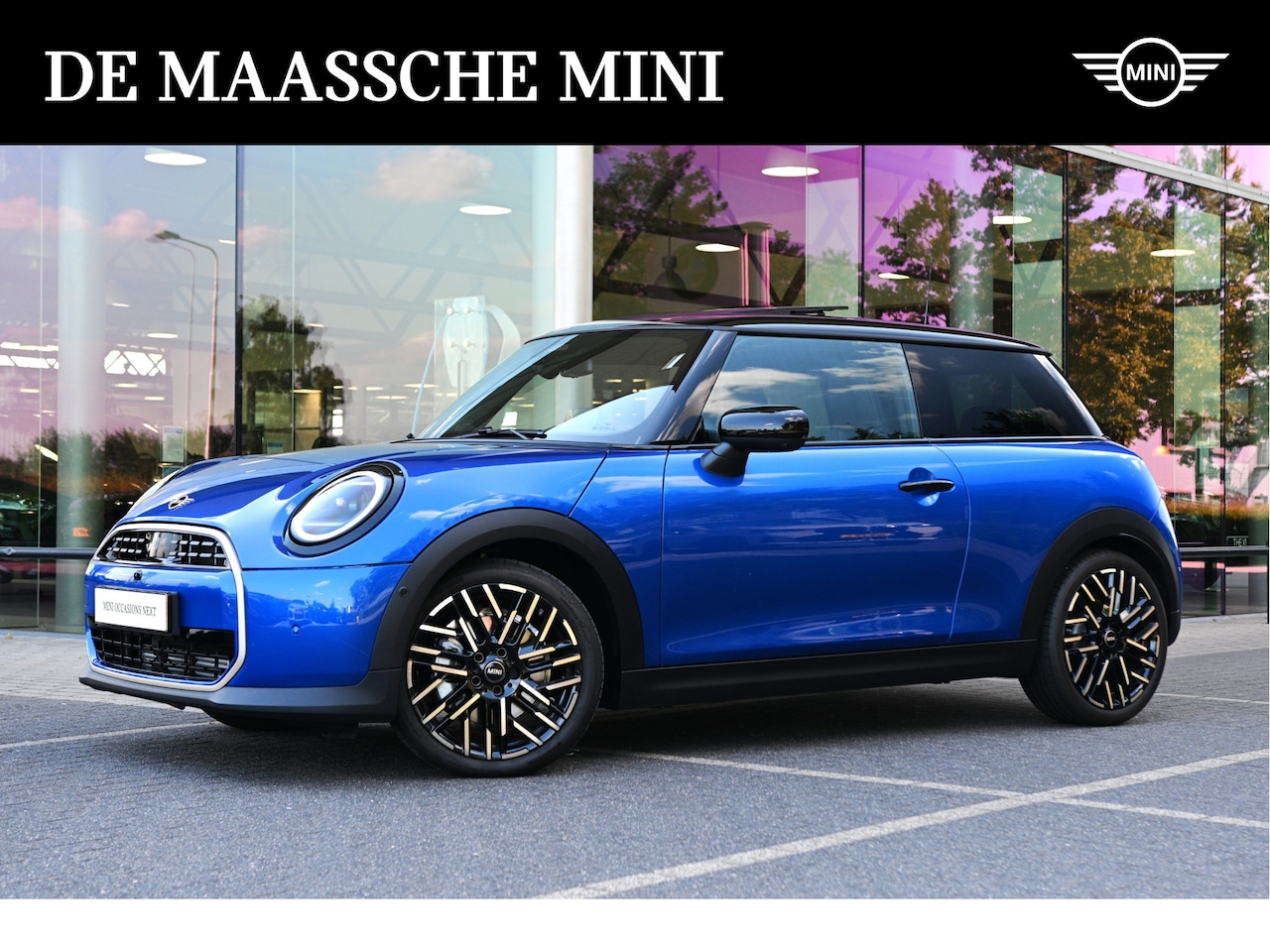 MINI 3-Deurs - Hatchback Cooper C Automaat / Favoured / Pakket XL / 18" Night Flash Spoke 2-tone - AutoWereld.nl