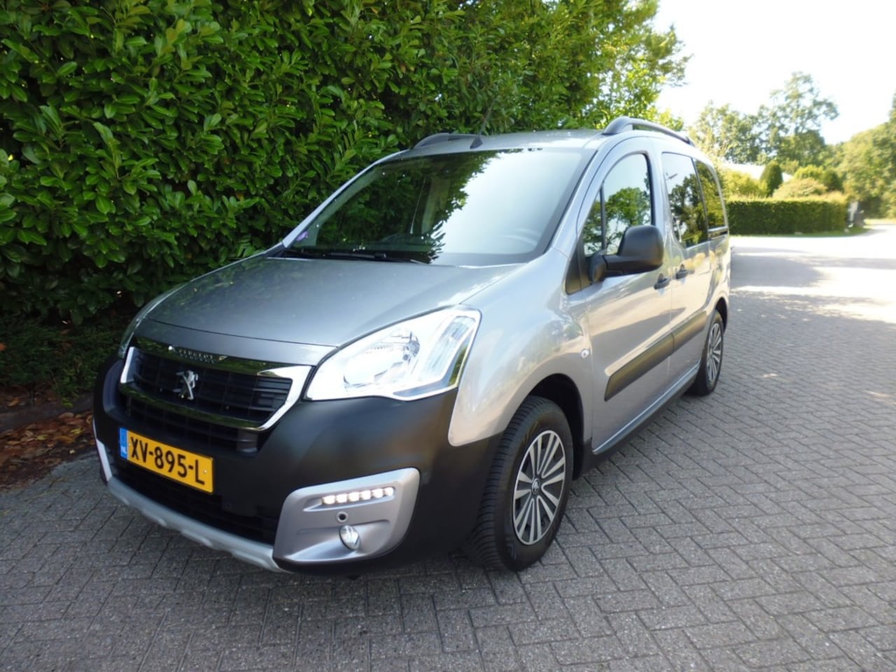 Peugeot Partner - 1.2 PureTech Active 110 pk CRUISE NAVI CAMERA ESP PDC ECC - AutoWereld.nl