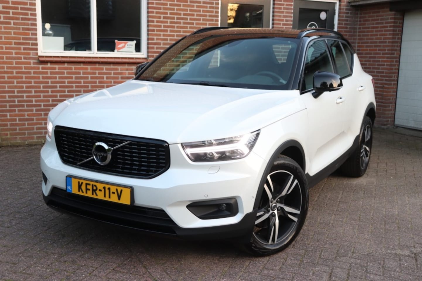 Volvo XC40 - 2.0 B4 R-Design 2.0 B4 R-design, 360cam, Stuur/stoel ruit verw. 12/2021 - AutoWereld.nl