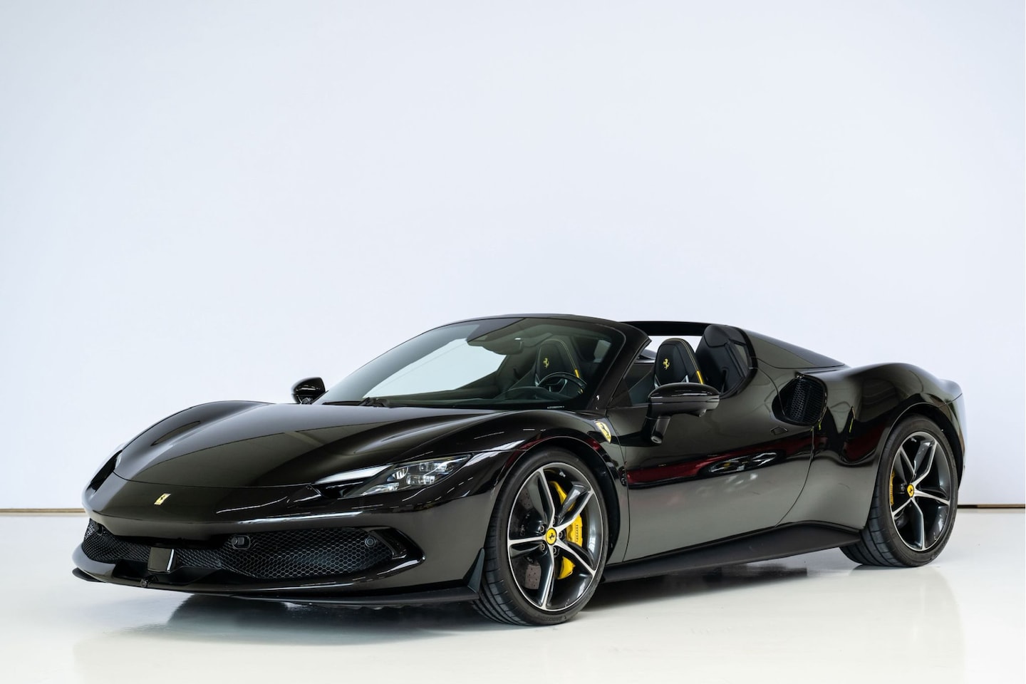 Ferrari 296 GTS - 3.0 V6 3.0 V6, Daytona Seats, JBL, Lift - AutoWereld.nl