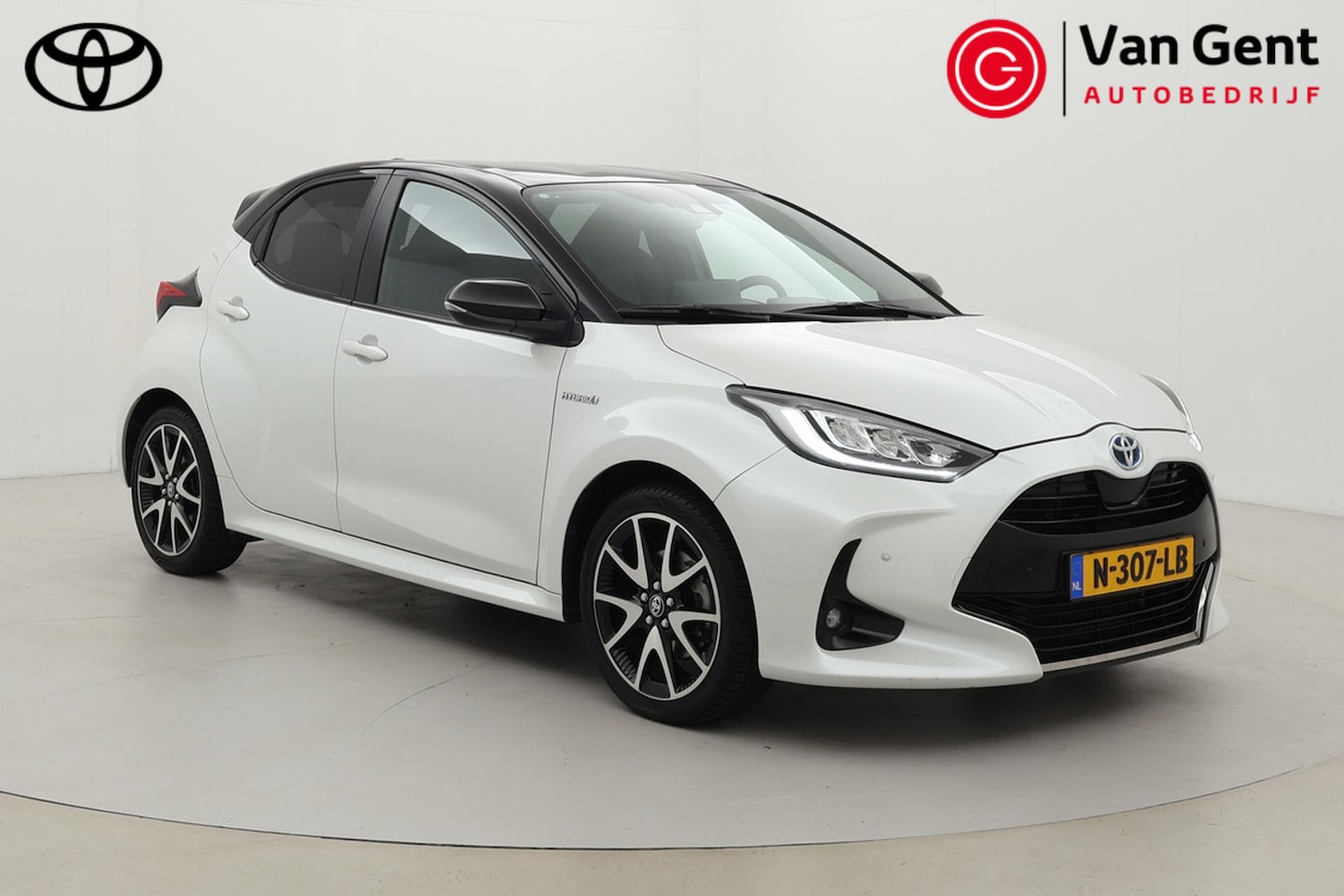 Toyota Yaris - 1.5 Hybrid Executive | Stoelverwarming | Apple Carplay / Android Auto | Parkeersensoren vo - AutoWereld.nl