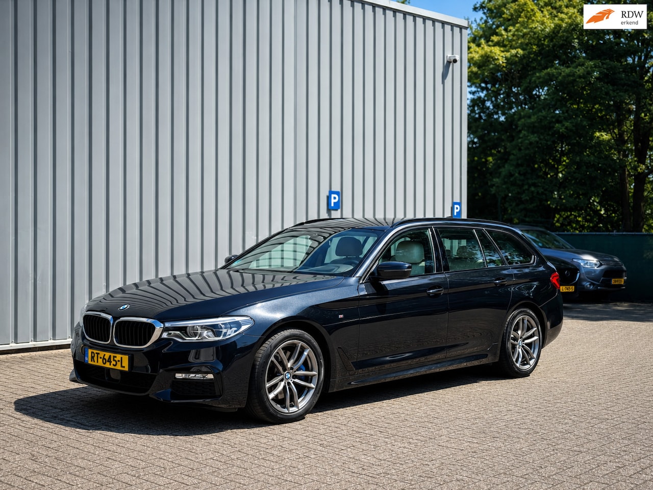 BMW 5-serie Touring - 530i M-Sport / High Executive / Sportstoelen / HUD / Adaptive / NL Auto - AutoWereld.nl