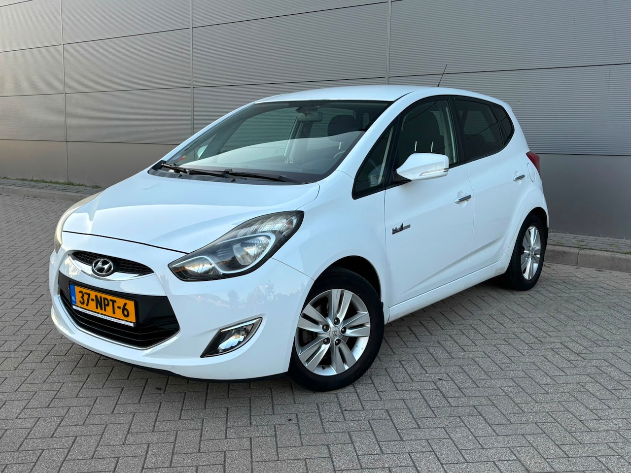 Hyundai ix20 - 1.4i i-Vision|Airco|Cruise|Trekhaak|Apk - AutoWereld.nl