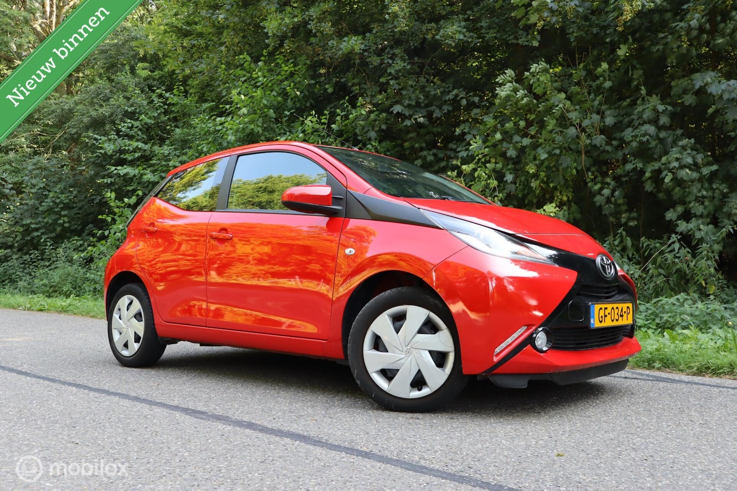 Toyota Aygo - 1.0 VVT-i x-play | Camera | Carplay | ESP | NAVI - AutoWereld.nl