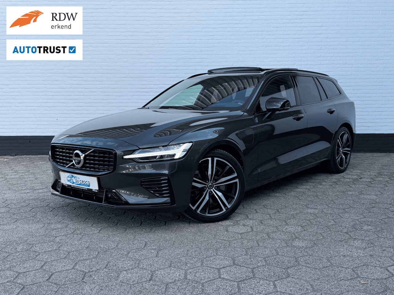 Volvo V60 - T6 Recharge AWD R-Design l PANO l H&K l ACC l 360 - AutoWereld.nl
