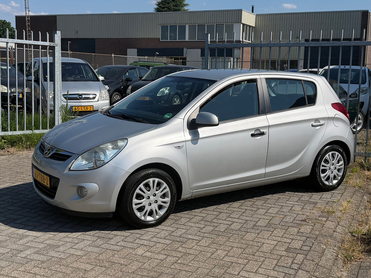 Hyundai i20 - 1.2i Business Edition 5 deurs! NL AUTO NAP! 2e eigenaar l NAVI l PDC l AIRCO ECC l MTF-stu - AutoWereld.nl
