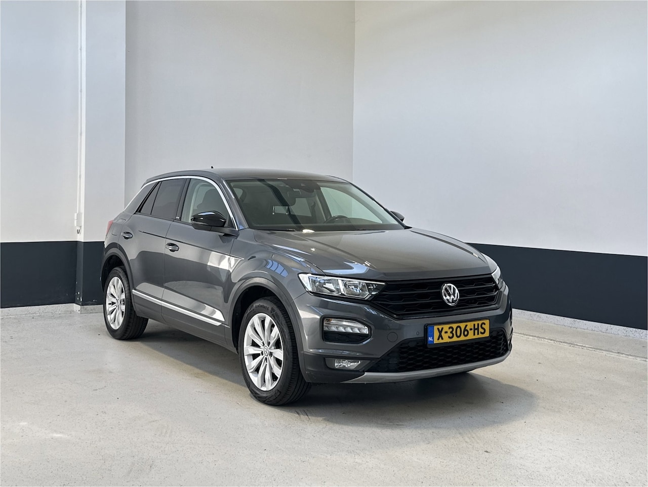 Volkswagen T-Roc - 1.5 TSI Sport Business | Apple carplay/ android auto| LM velgen| - AutoWereld.nl