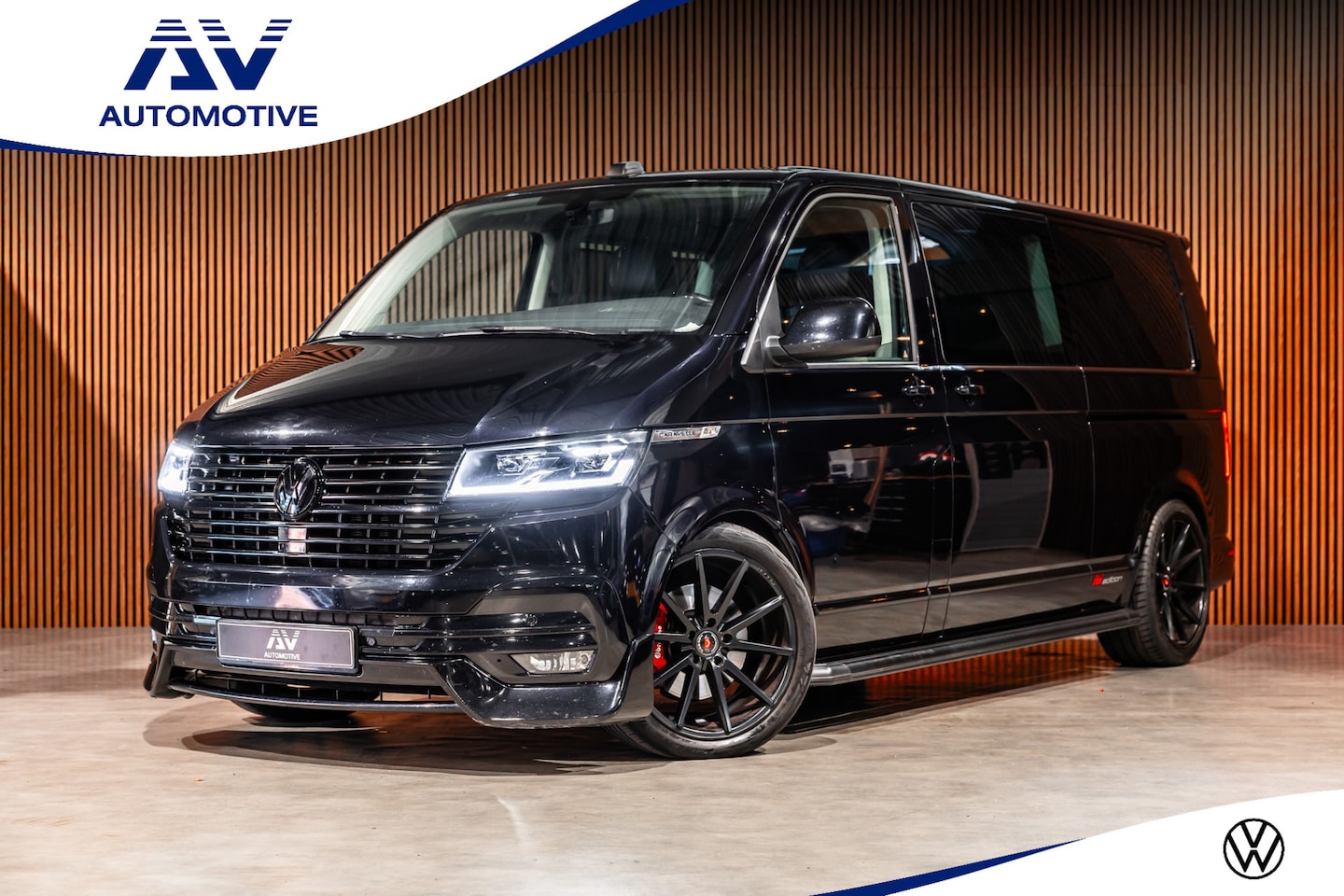 Volkswagen Transporter Caravelle - 2.0 TDI L2H1 DC | LeightonVans Bodykit | ACC | Bi-Xenon | Elek deuren | Lederen bekleding - AutoWereld.nl