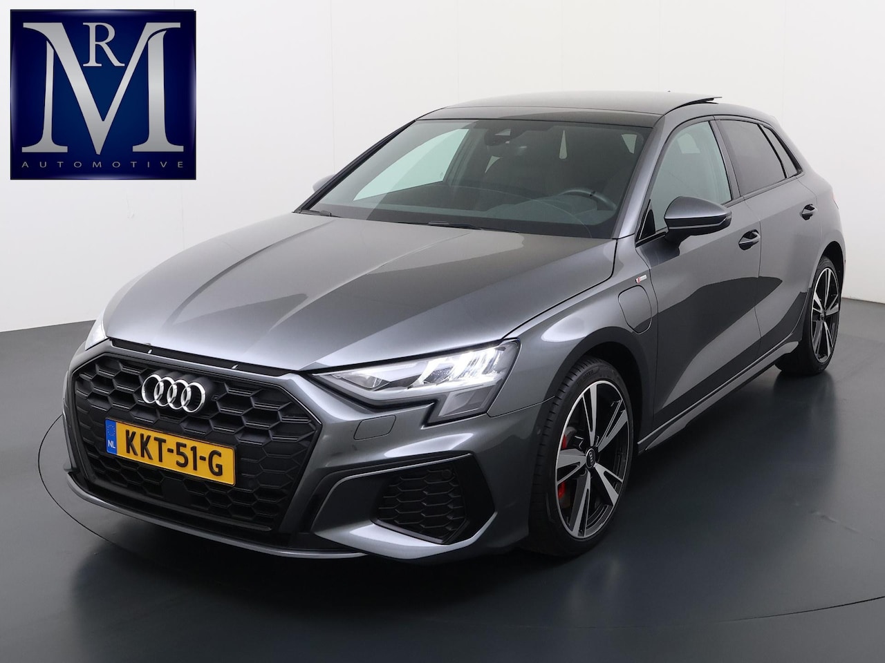 Audi A3 Sportback - 45 TFSI e S edition Competition 245 PK PHEV | S-LINE INTERIEUR & EXTERIEUR | PANORAMADAK - AutoWereld.nl