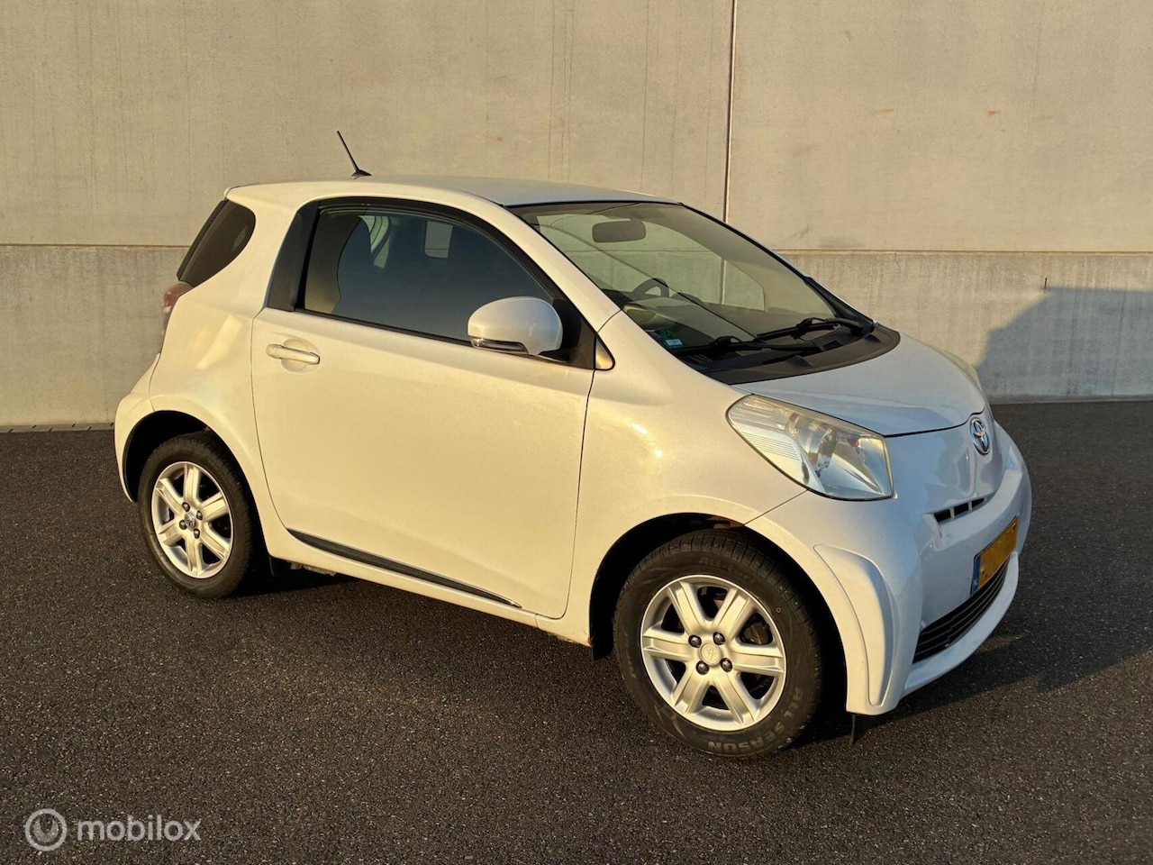 Toyota iQ - 1.0 VVTi 3-DEURS AIRCO - AutoWereld.nl