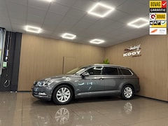 Volkswagen Passat Variant - 1.4 TSI Connected Series * Trekhaak / Navigatie / Cruise control / NL Auto