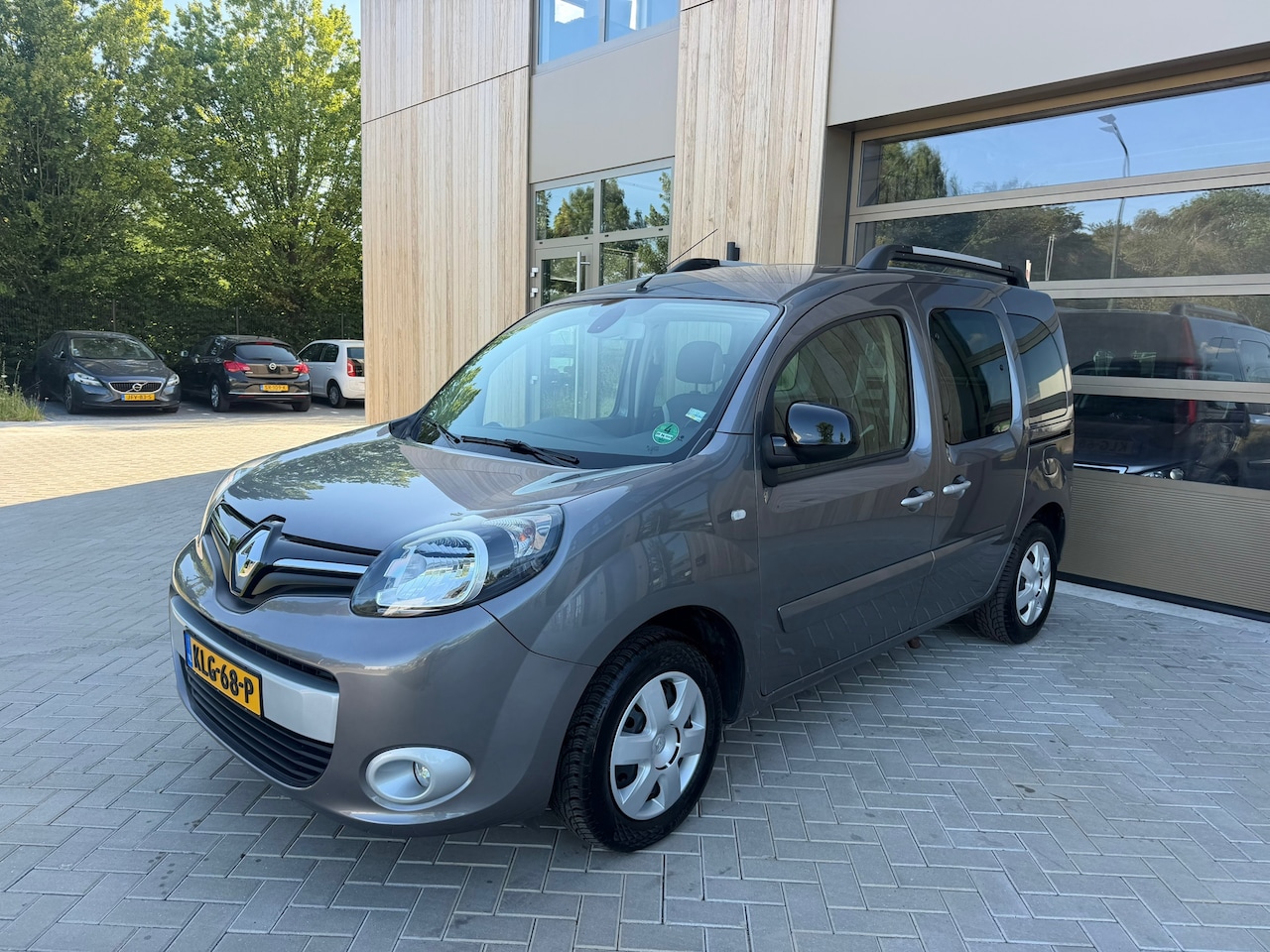 Renault Kangoo Family - 1.6-16V Privilège |5DRS| Clima| Parkeersensoren|rolstoel vervoer|Nieuwe APK - AutoWereld.nl