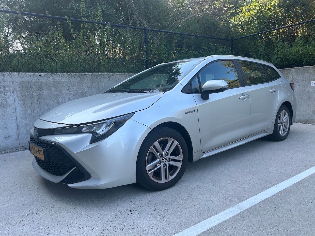 Toyota Corolla Touring Sports - 1.8 Hybrid Active - AutoWereld.nl