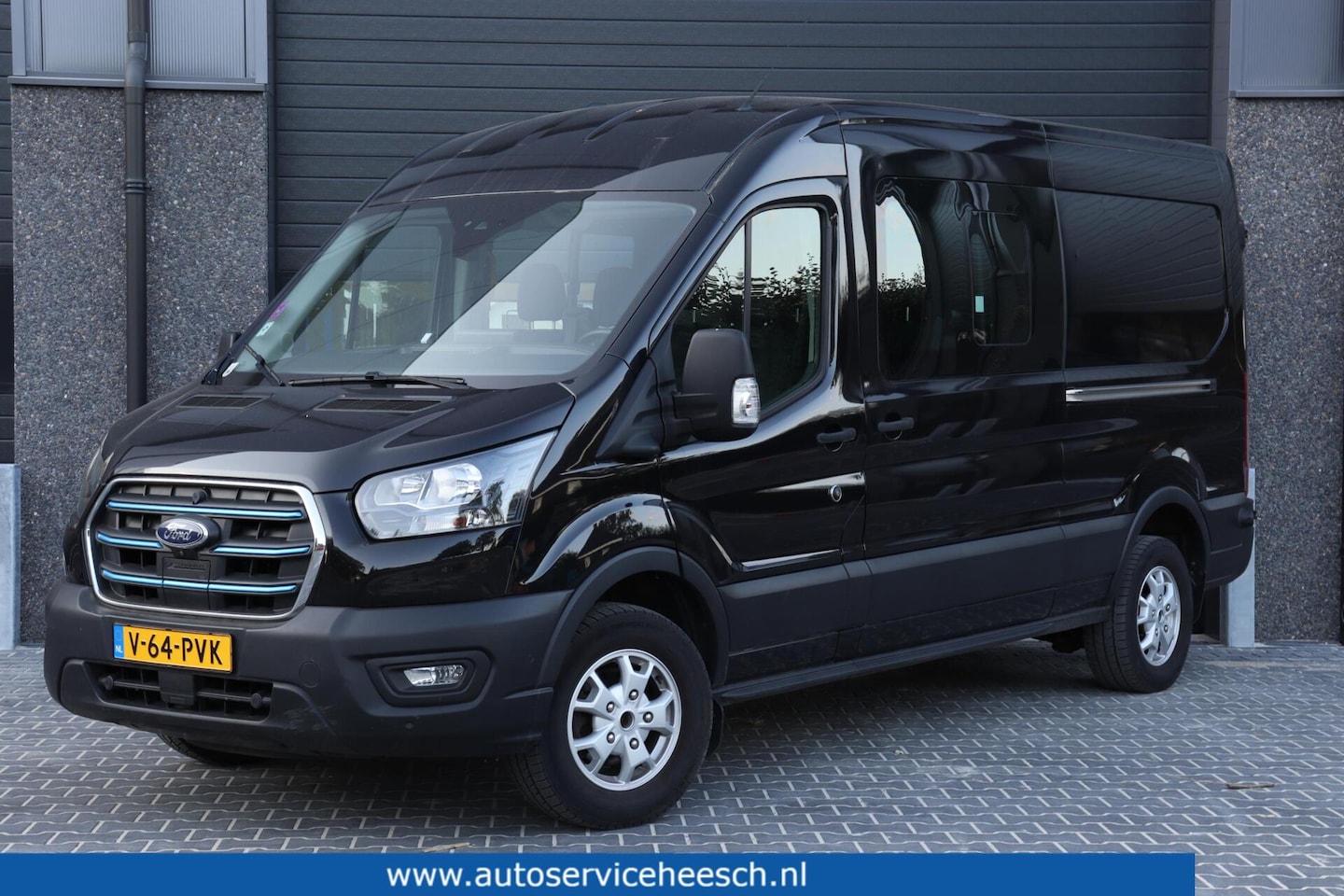 Ford E-Transit - L3H2 68 kWh l DUBBEL CABINE l 2X SCHUIFDEUR l 360 CAMERA l PARKEERHULP - AutoWereld.nl