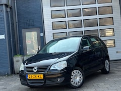 Volkswagen Polo - 1.4-16V Comfortline | Clima | Cruise | 5-DRS | N.A.P