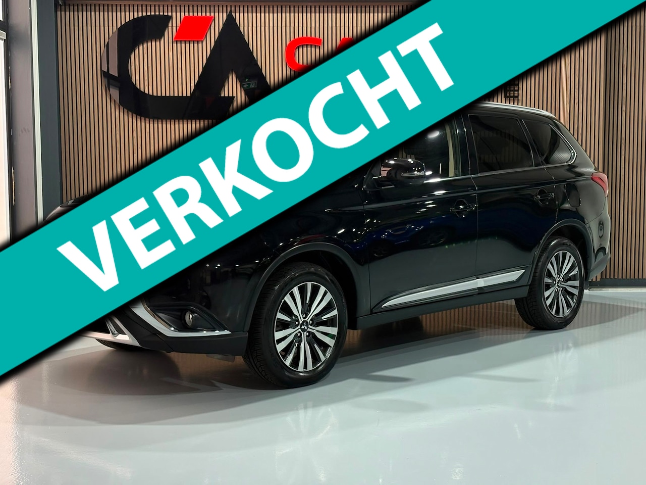 Mitsubishi Outlander - 2.0 Intense+ / 7 Persoons / Keyless / Cruise Control / Full Map Navigatie / - AutoWereld.nl