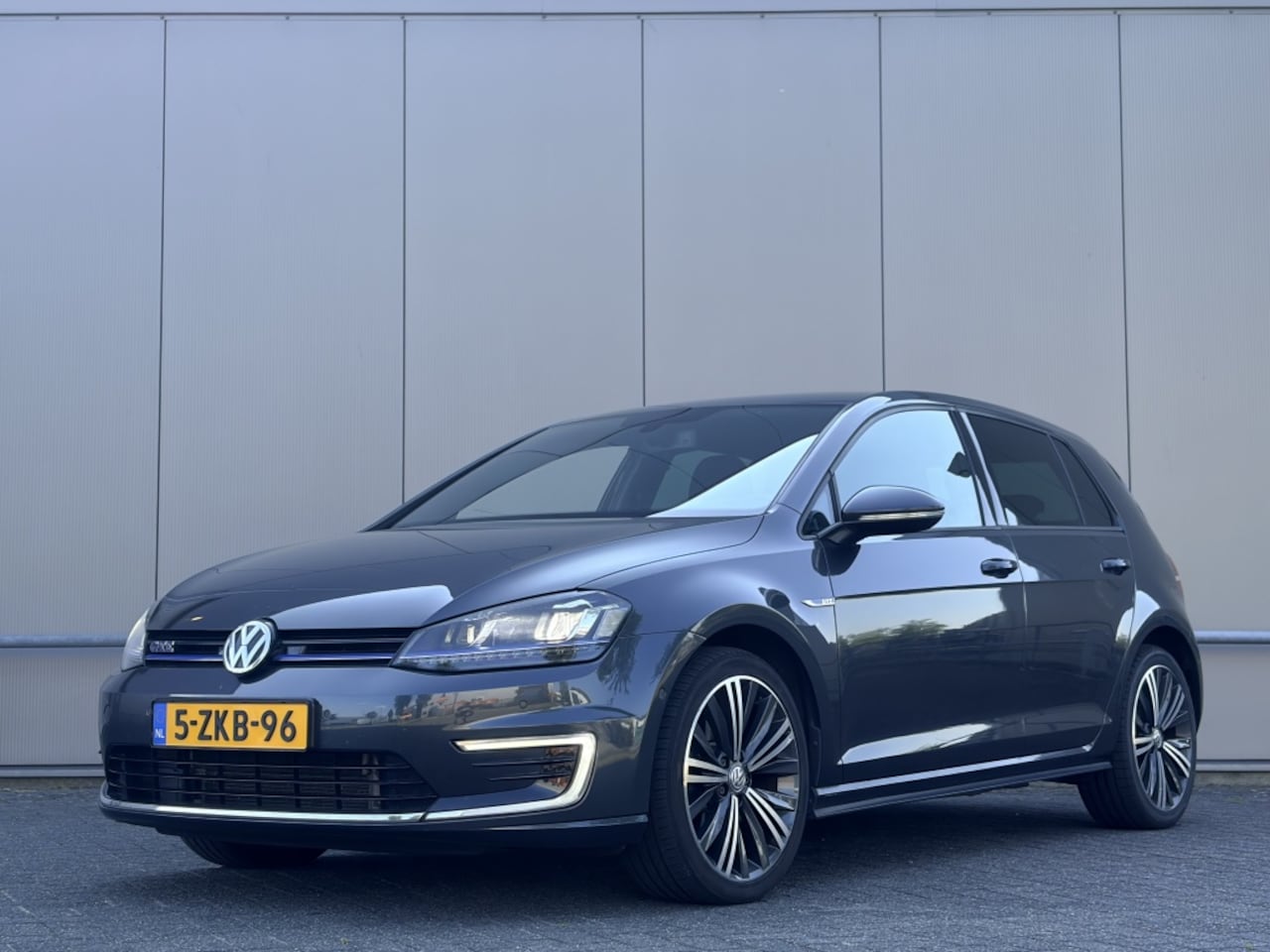 Volkswagen Golf - 1.4 TSI GTE - airco - navi - cruise - nap! - AutoWereld.nl