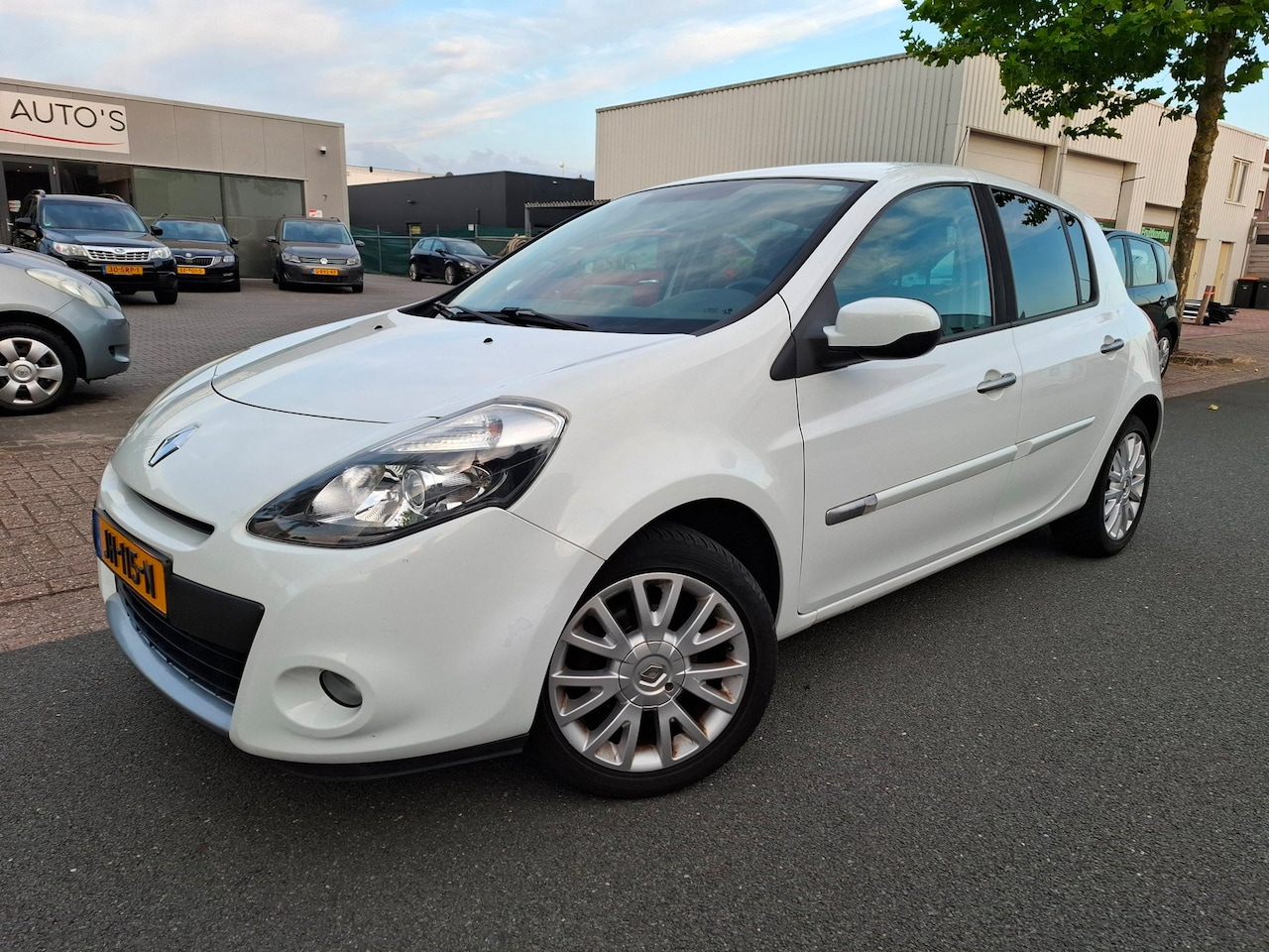 Renault Clio - 1.2 Dynamique AIRCO/NAVI/5 DEURS! - AutoWereld.nl