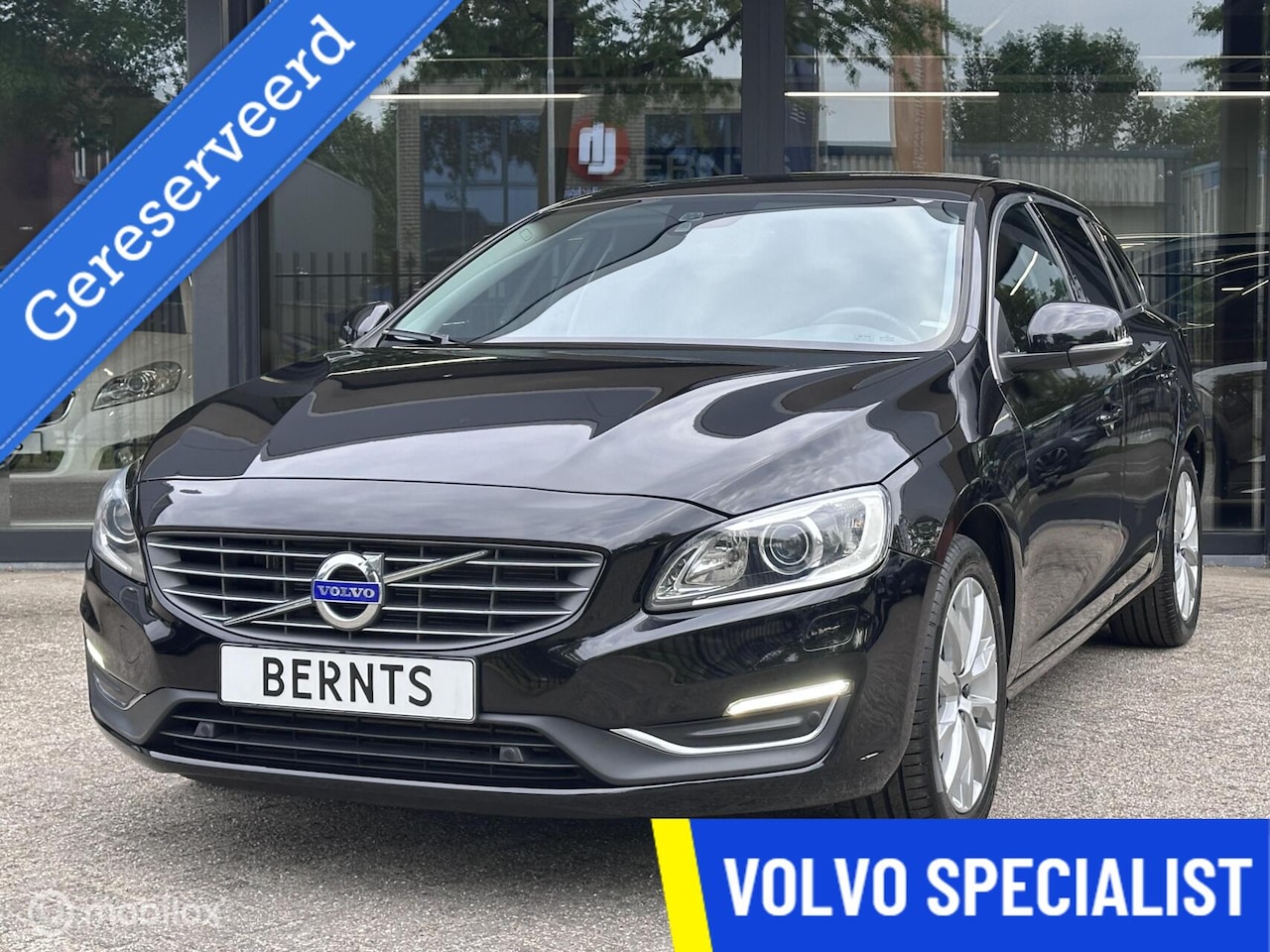 Volvo V60 - T4 Summum|Leder|Navigatie|Trekhaak afneembaar|Parkeercamera|PDC V+A|DAB - AutoWereld.nl