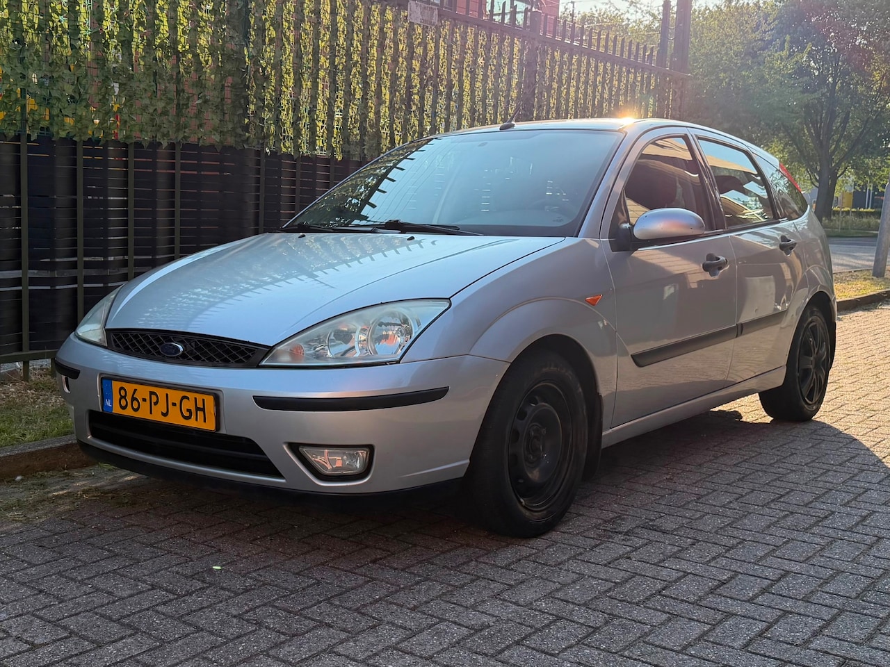 Ford Focus - 1.6-16V Futura grijs 2004 AIRCO|TREKHAAK|NAP|APK - AutoWereld.nl