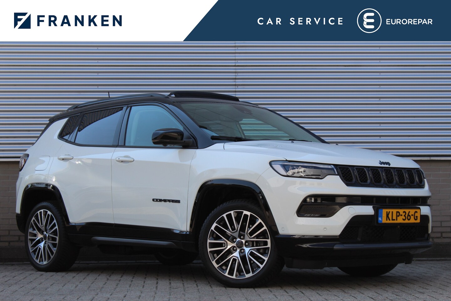 Jeep Compass - 4xe 240 Plug-in Hybrid Electric Summit | Panoramadak | Leder | 360 | Stoelverwarming/venti - AutoWereld.nl