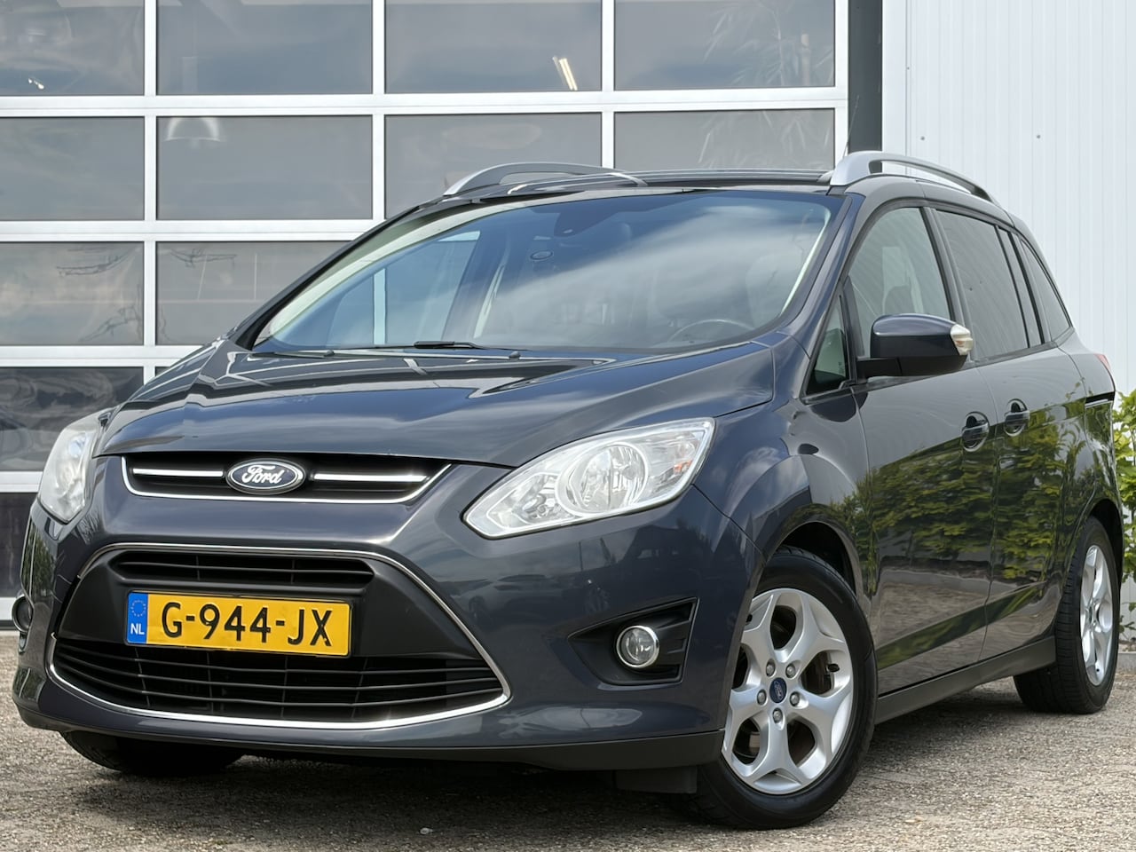 Ford Grand C-Max - 1.0 Ambiente 101pk | 7-Persoons | Airco | Bluetooth | Cruise control | Isofix bevestiging - AutoWereld.nl