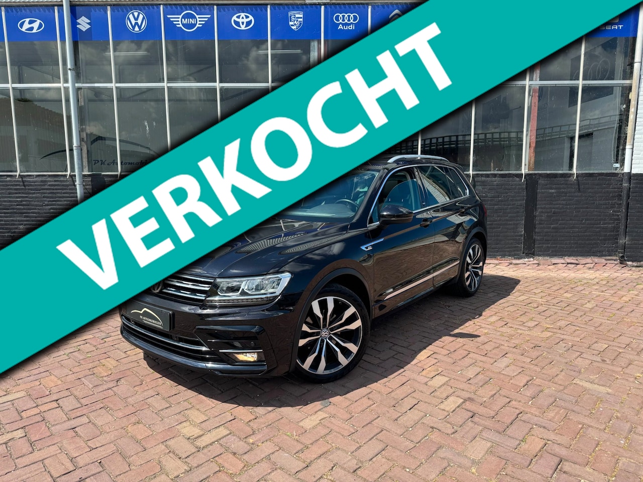 Volkswagen Tiguan - 1.4 TSI SOUND Business R-Line **PANO + TREKH + LEDER + MEMORY** - AutoWereld.nl