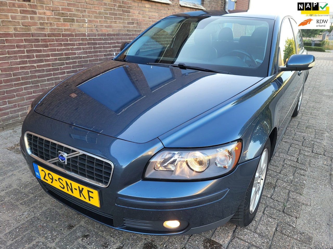 Volvo S40 - 1.8 BJ 2006 APK 19-2-27 VOL LEER 1150,- - AutoWereld.nl
