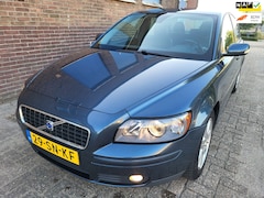 Volvo S40 - 1.8 BJ 2006 APK 19-2-27 VOL LEER 1150,