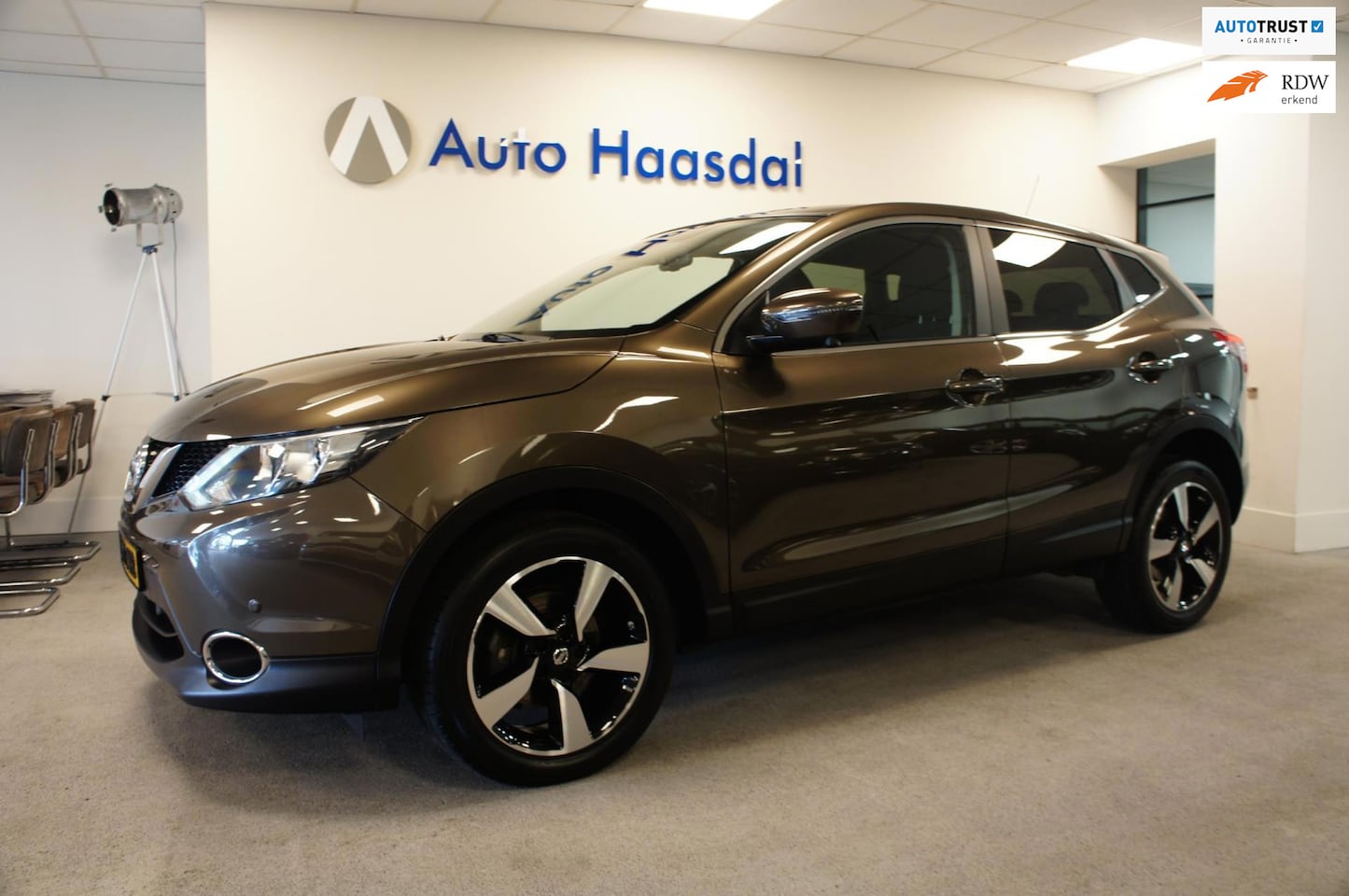 Nissan Qashqai - 1.2 N-Connecta|18"|360CAM|REVISIE AUTOMAAT|2E EIG|VEEL OPTIES! - AutoWereld.nl