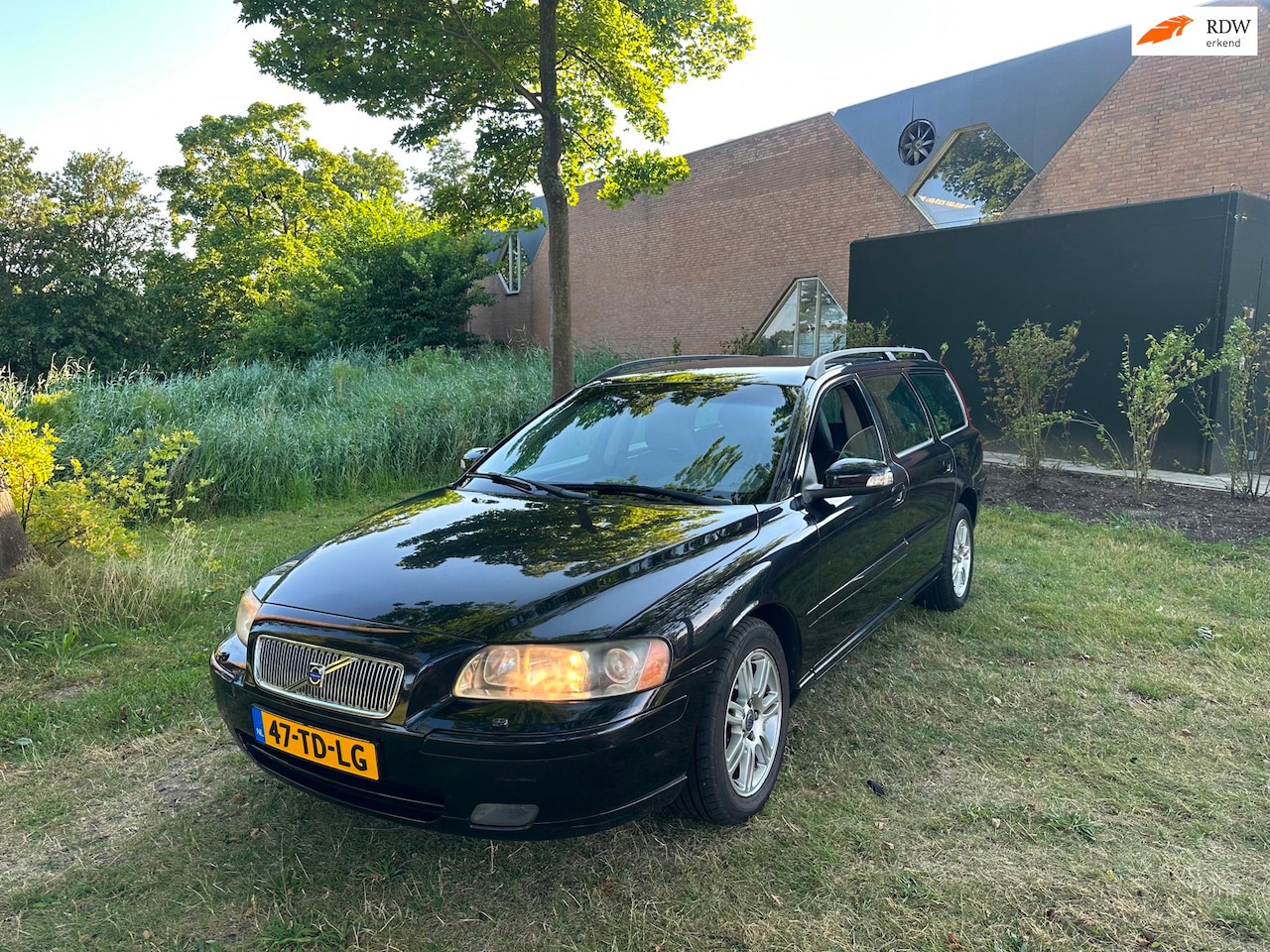 Volvo V70 - 2.4 Momentum Airco Leder Cruise PDC - AutoWereld.nl