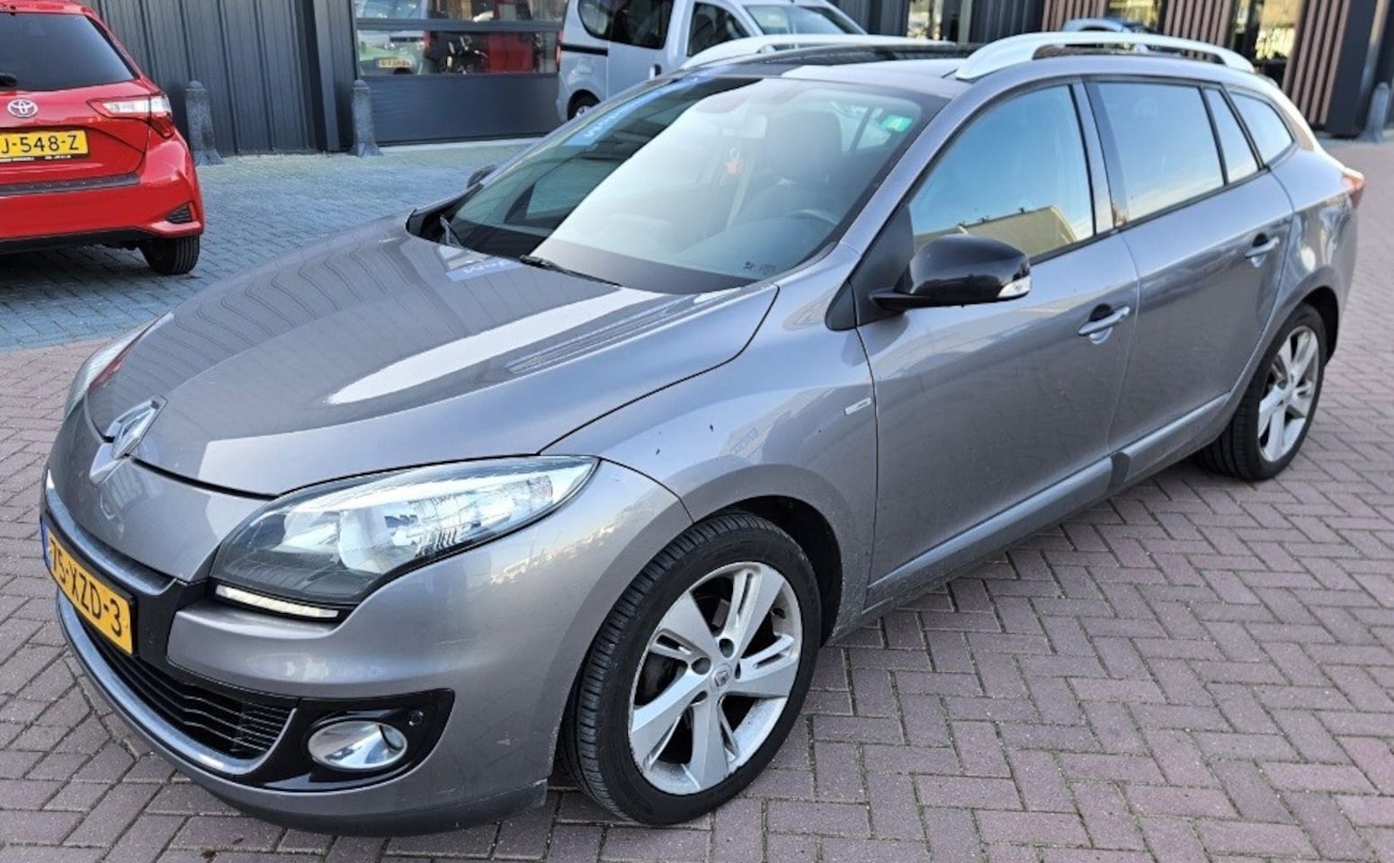 Renault Mégane Estate - 1.5 dCi Bose Panoramadak Navi - AutoWereld.nl
