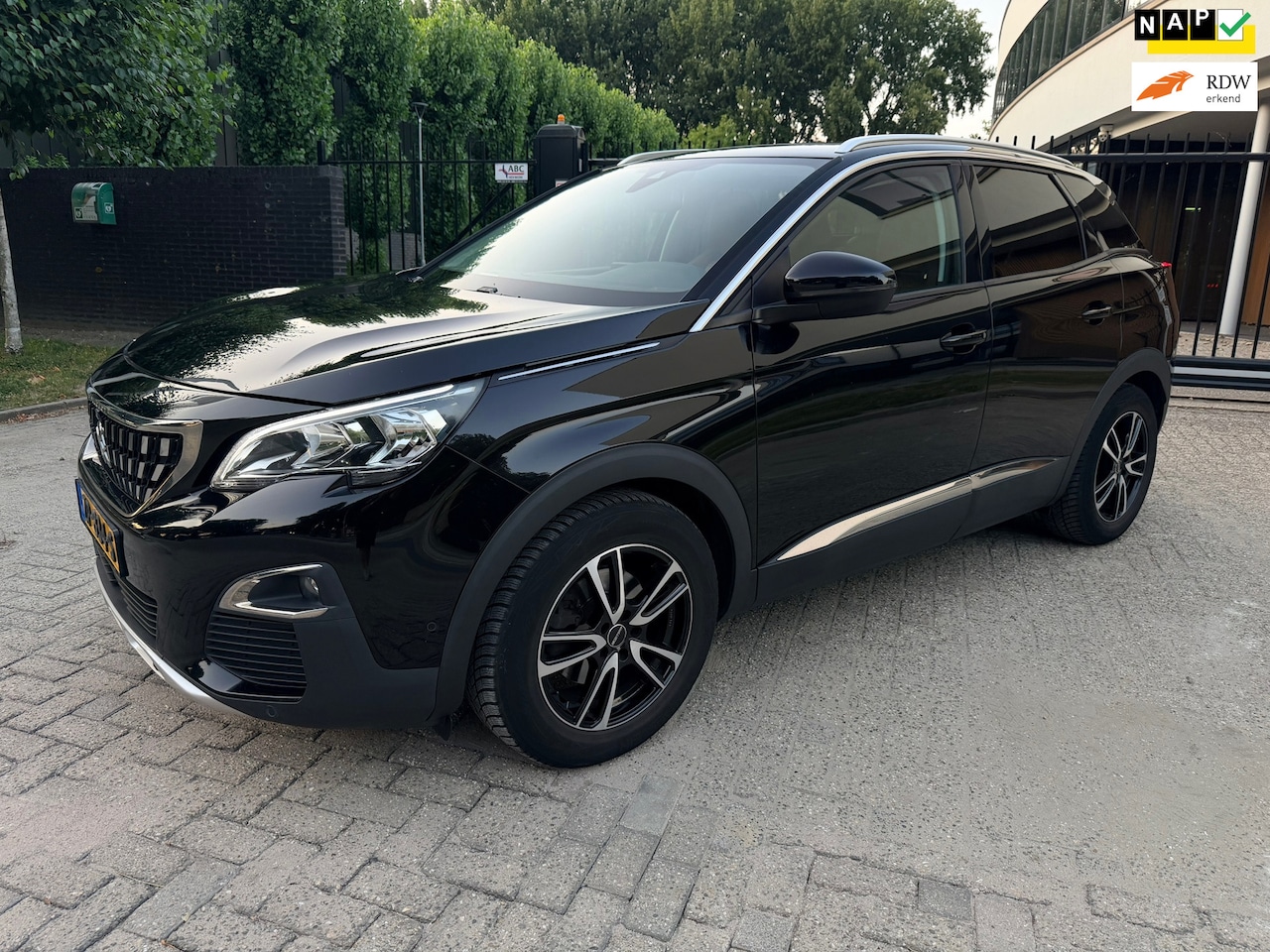 Peugeot 3008 - 1.2 PureTech Blue Lease Premium PANO LEER - AutoWereld.nl