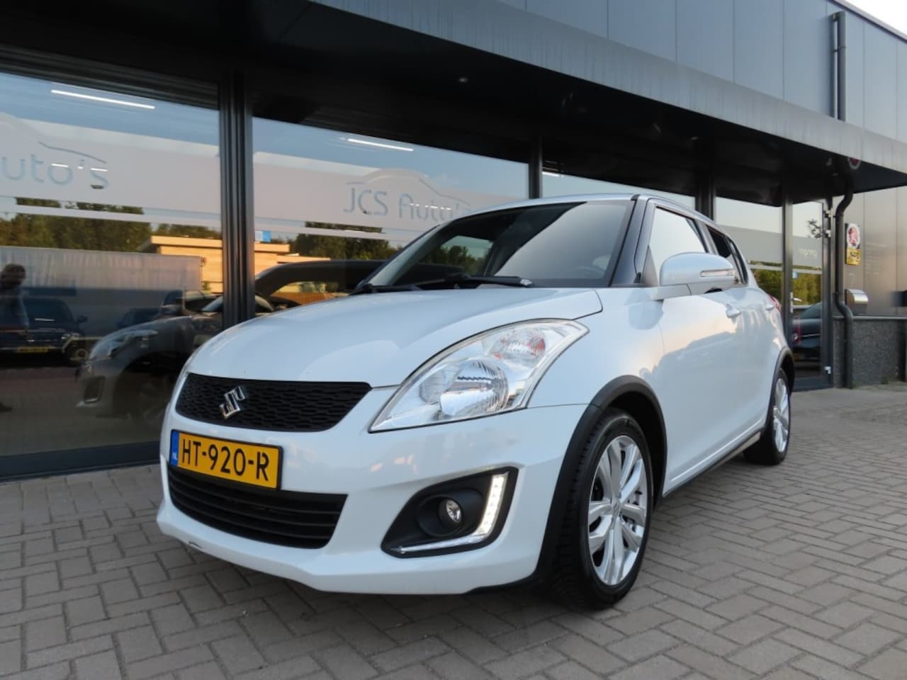Suzuki Swift - 1.2 Exclusive Automaat Ecc Cruise Navi 2016 - AutoWereld.nl