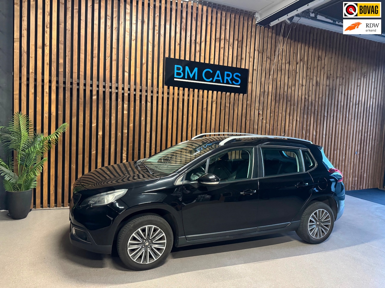 Peugeot 2008 - 1.2 PureTech Allure Clima,Navigatie,Trekhaak - AutoWereld.nl