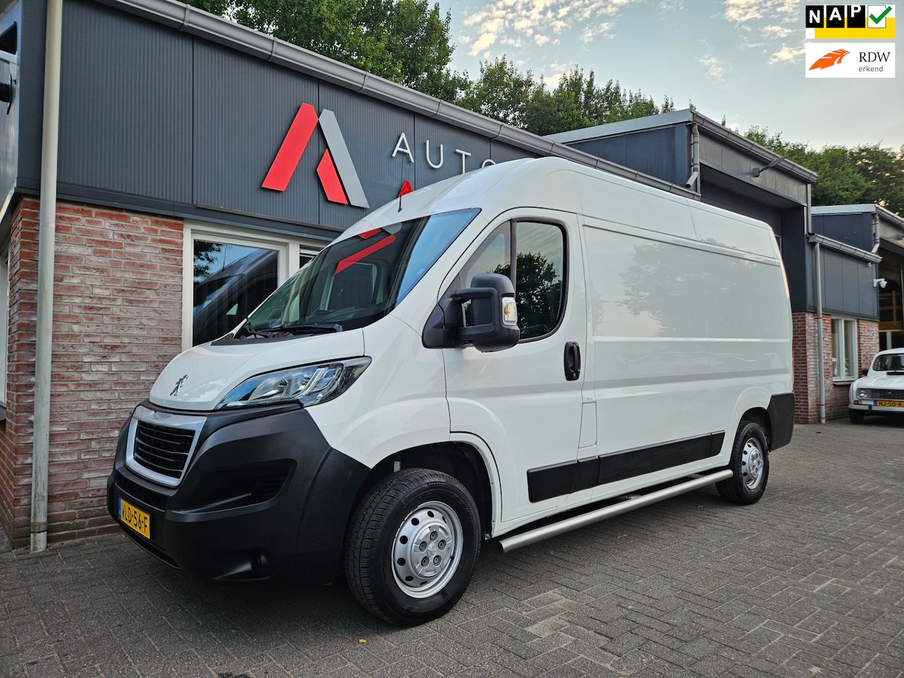 Peugeot Boxer - 330 2.2 BlueHDi 140 L2H2 Premium Trekhaak! Airco! NAP! Cruise Control! Nette Bus! - AutoWereld.nl