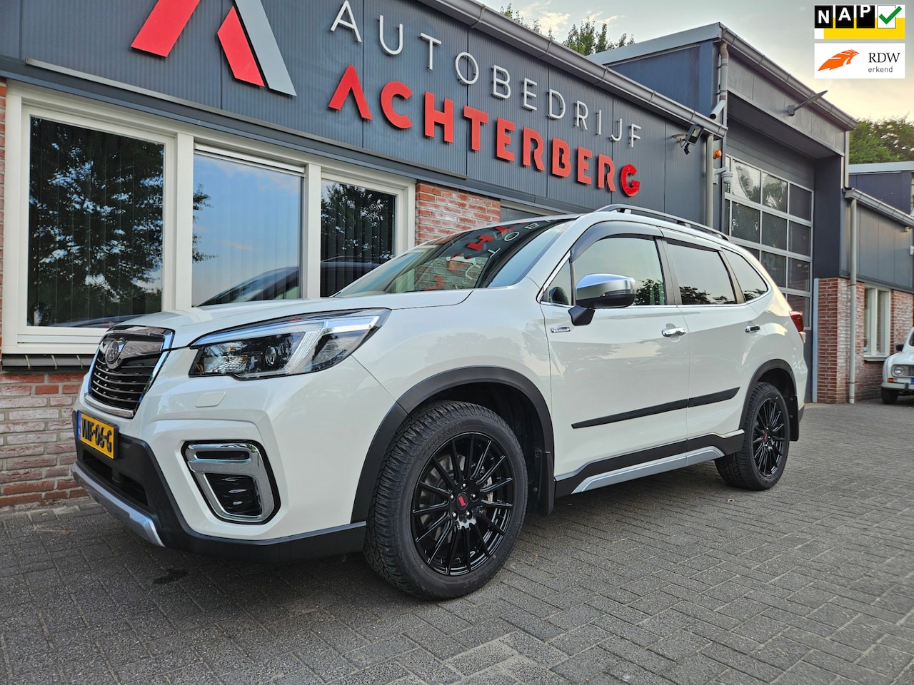 Subaru Forester - 2.0 AWD Comfort Benzine/Grijs Kenteken! Trekhaak! Mooie/Nette Auto! Carplay! NAP! Uniek! - AutoWereld.nl