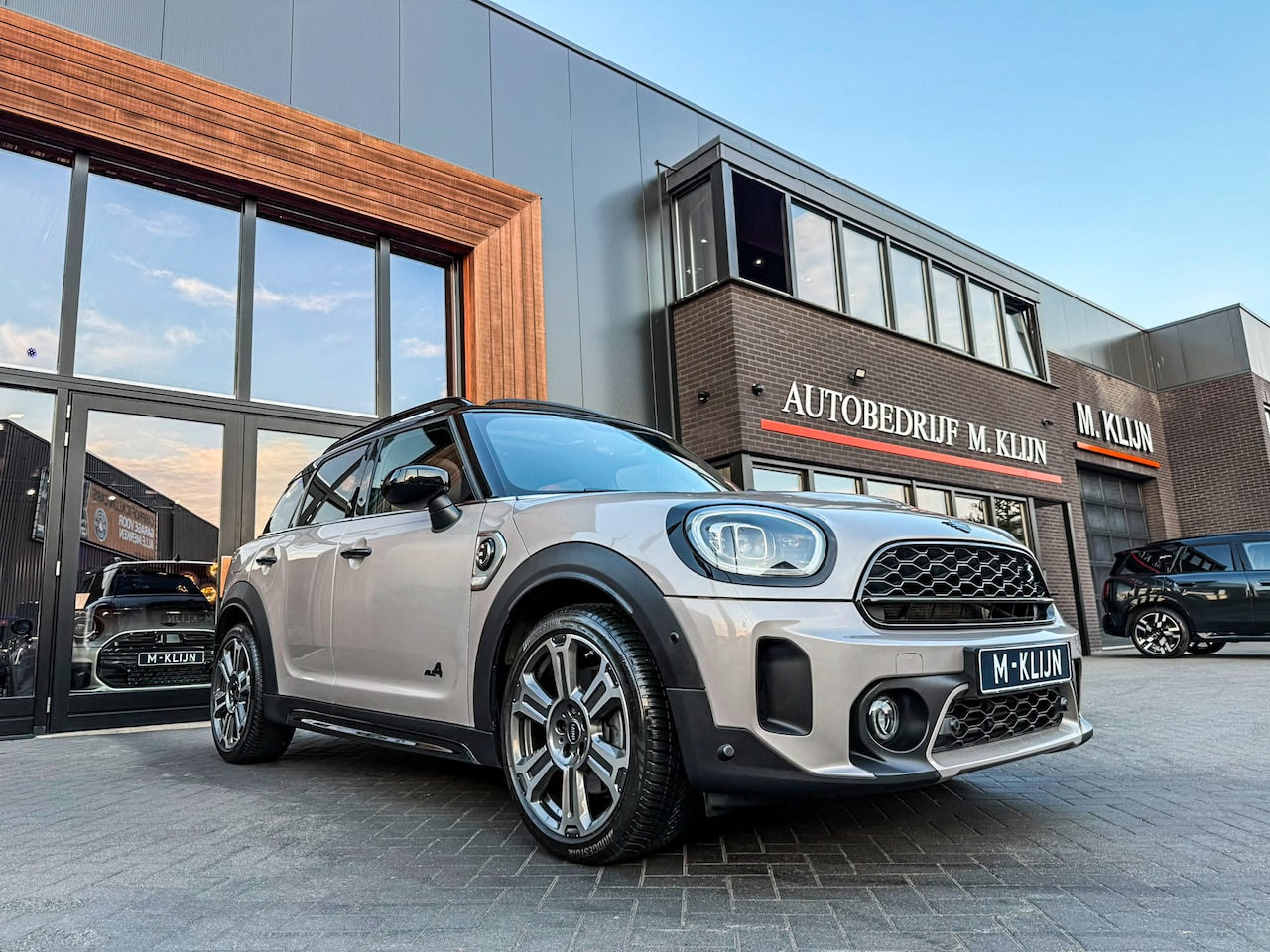 MINI Countryman - 1.5 Cooper S E ALL4 MINI Yours aut 220pk Rooftopgrey/Chester brown leer/Pano/Camera - AutoWereld.nl