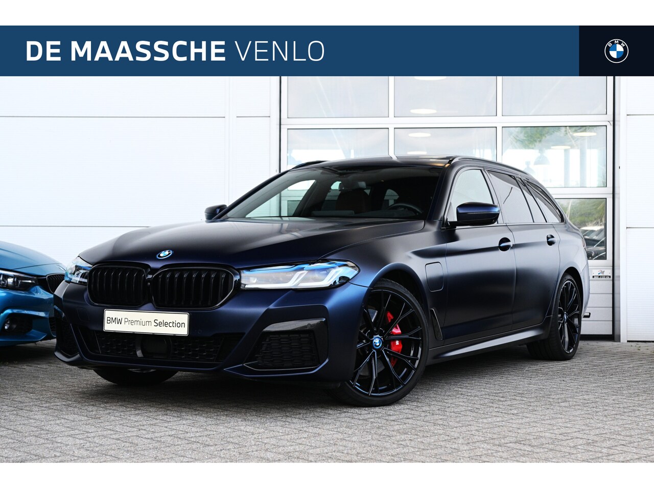 BMW 5-serie Touring - 530e Executive M Sport Automaat / Trekhaak / Panoramadak / Comfortstoelen / Stoelventilati - AutoWereld.nl