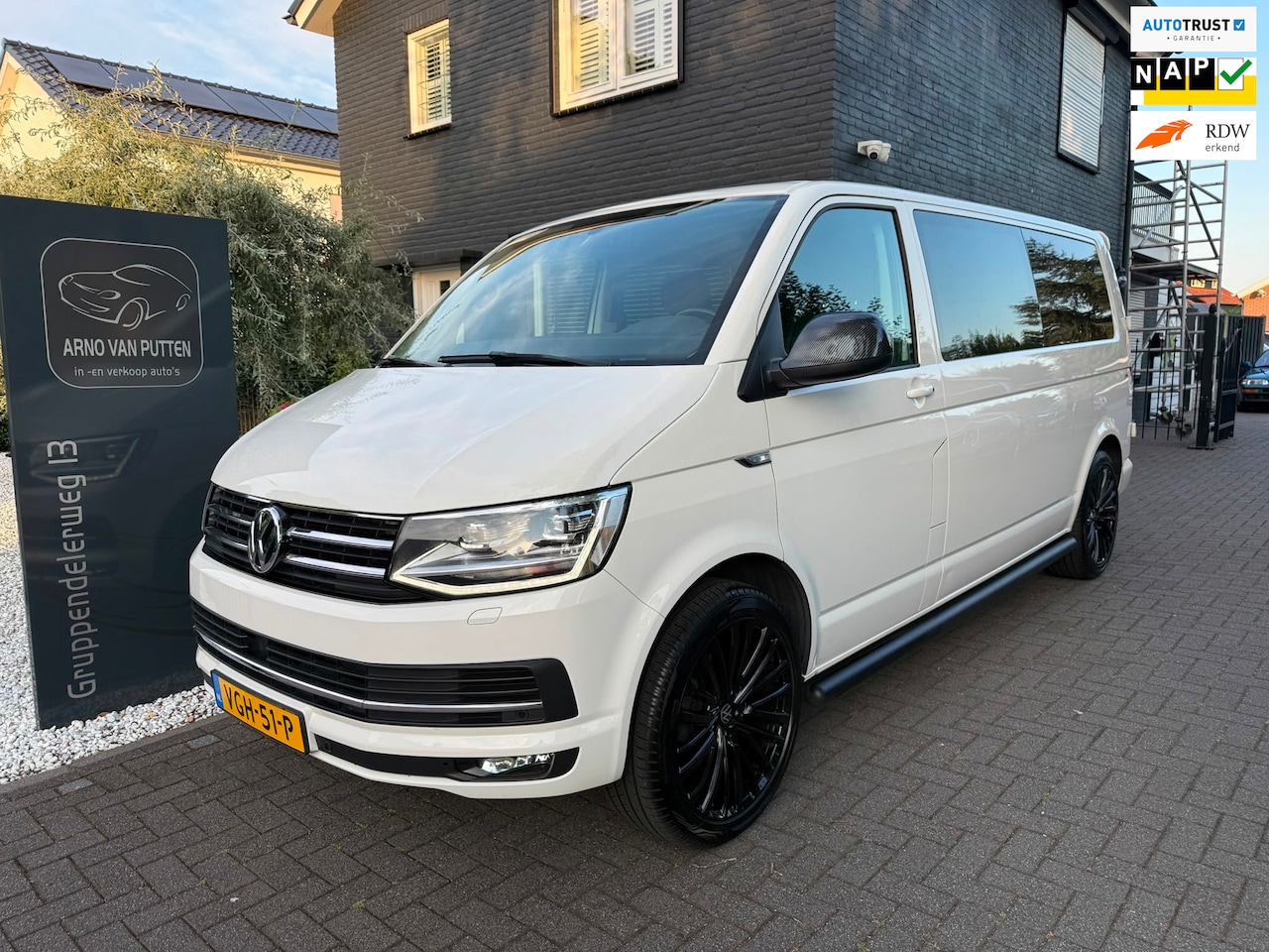 Volkswagen Transporter - 2.0 TDI L2 Highline /Dubbele cabine /Led /Navigatie - AutoWereld.nl