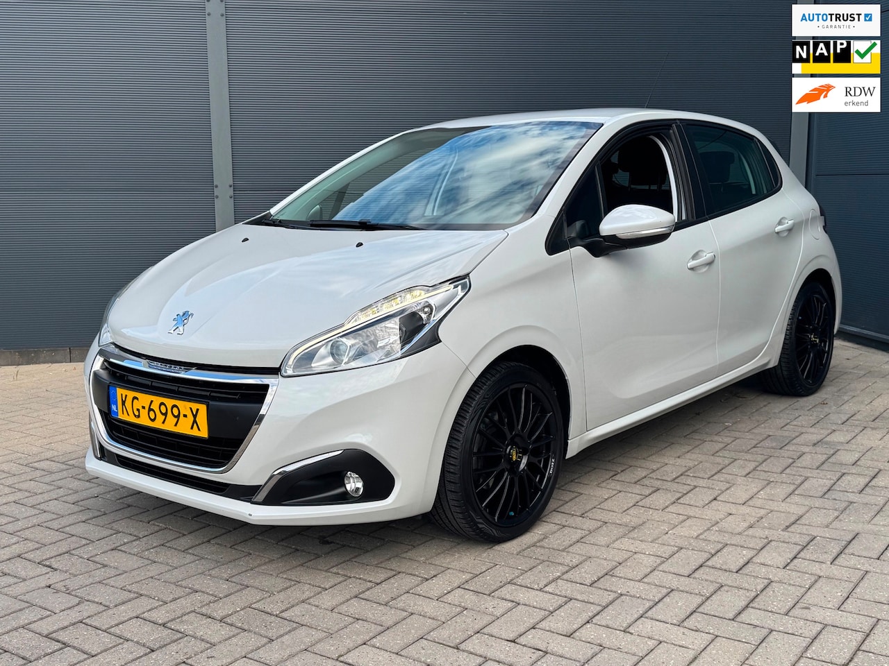 Peugeot 208 - 1.2 PureTech / Navi / Nap / Nw riem - AutoWereld.nl