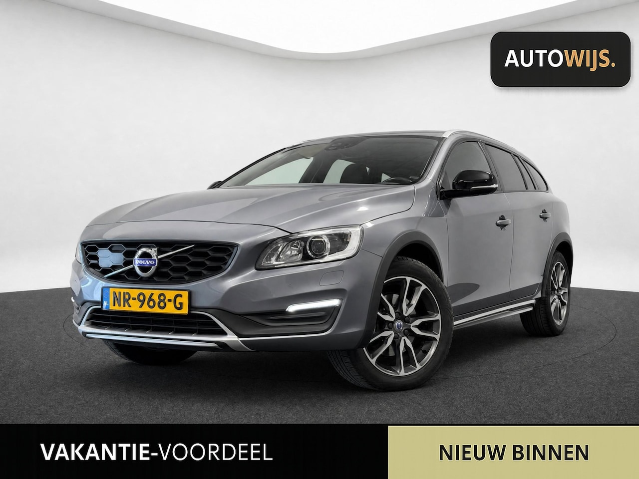 Volvo V60 Cross Country - 2.0 D3 Nordic+|XENON|NL AUTO|190DKM|TREKHAAK|150PK - AutoWereld.nl