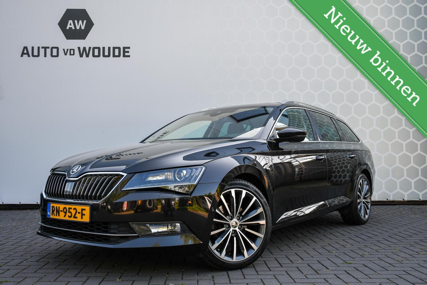 Skoda Superb Combi - 1.4 TSI Business Panoramadak DSG Vol !! - AutoWereld.nl