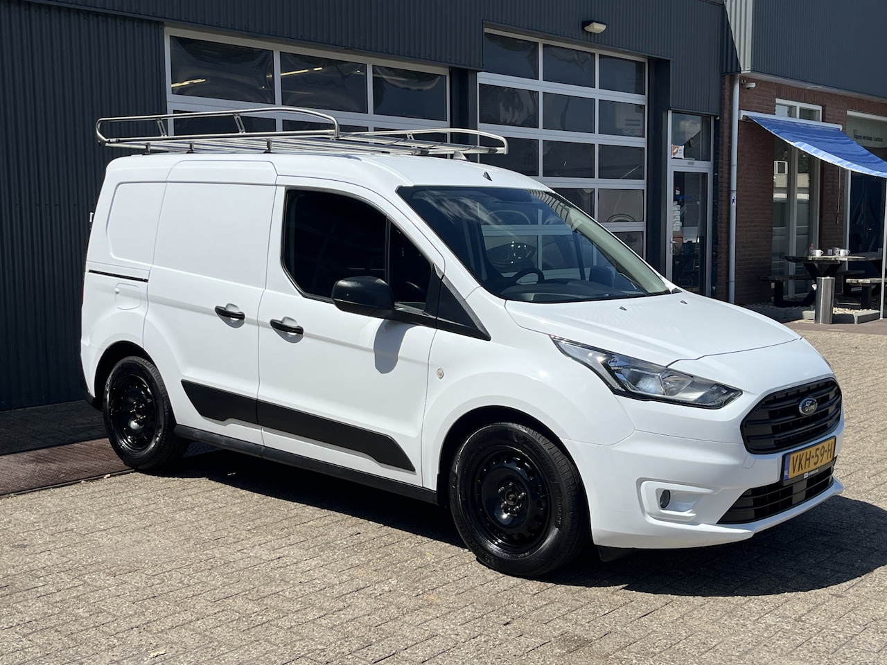 Ford Transit Connect - 1.5 EcoBlue L1 Trend Airco Cruise controle 3 Persoons Trekhaak 1200kg trekgewicht Stuurwie - AutoWereld.nl