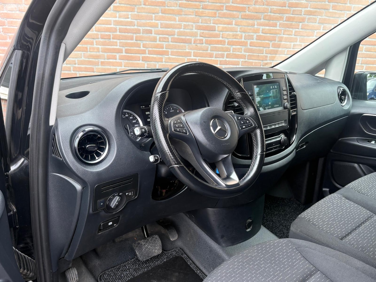 Mercedes-Benz Vito - 114CDI 136PK Lang 9G-Tronic / Carplay / Distronic / 2.500KG Tekhaakgewicht / Euro6 - AutoWereld.nl