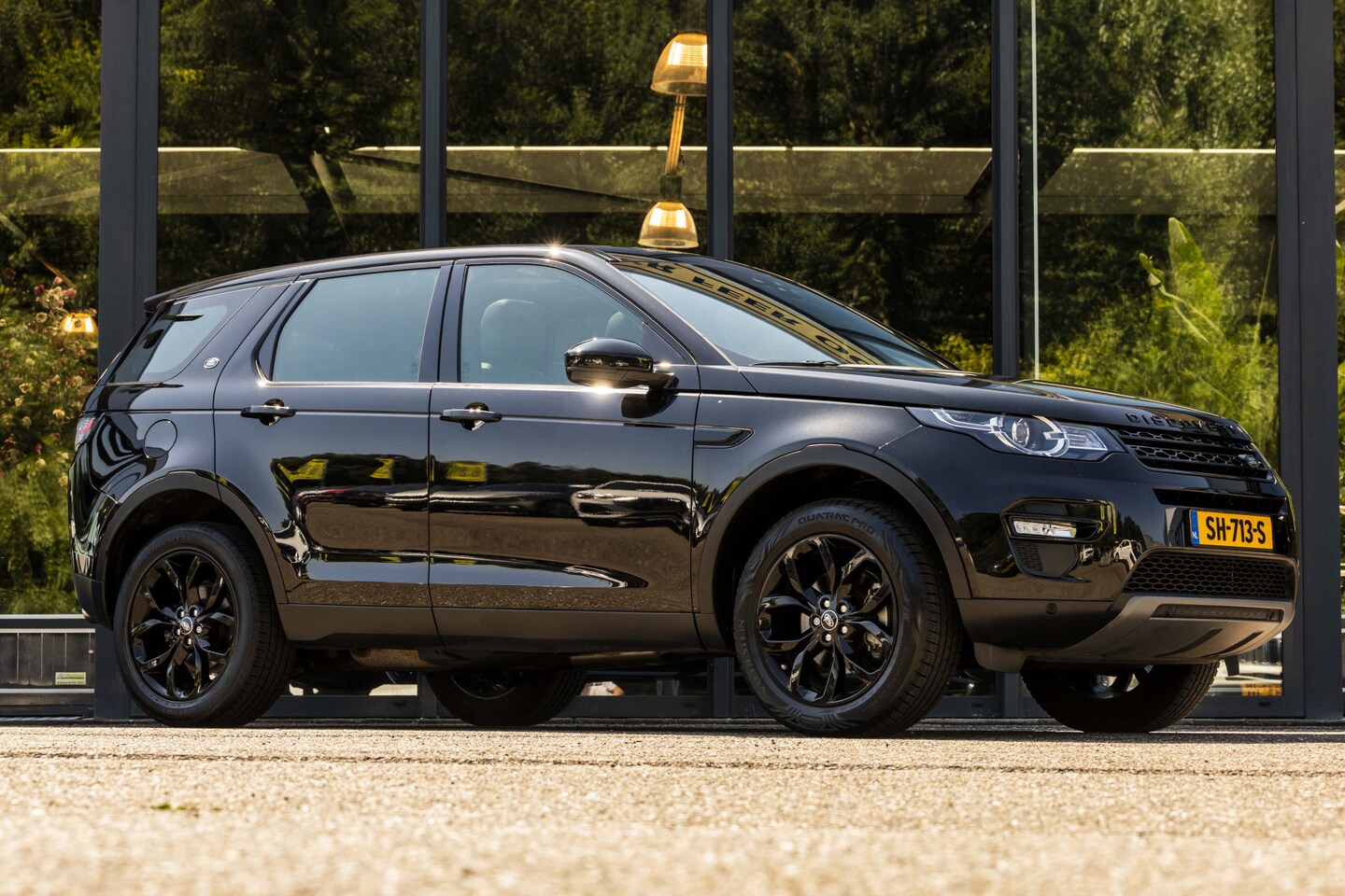 Land Rover Discovery Sport - 2.0 Si4 4WD Urban Series SE Dynamic 2.0 Si4 4WD Urban Series SE Dynamic - AutoWereld.nl